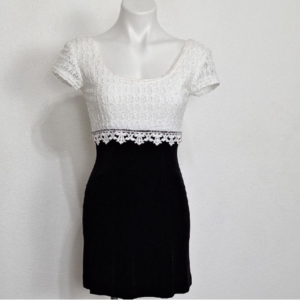 All That Jazz Vintage 90's Juniors White Black Lace Baby Doll Mini Dress Sz. 3/4